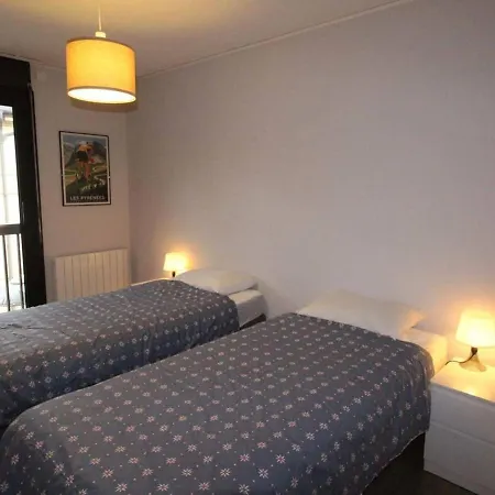 Luchon T2 Renové Avec Balcon Et Parking - Fr-1-313-211 * Bagnères-de-Luchon