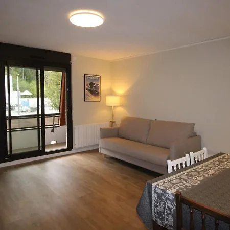 Luchon T2 Renové Avec Balcon Et Parking - Fr-1-313-211 *