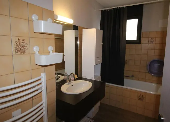 Appartement Luchon T2 Renové Avec Balcon Et Parking - Fr-1-313-211