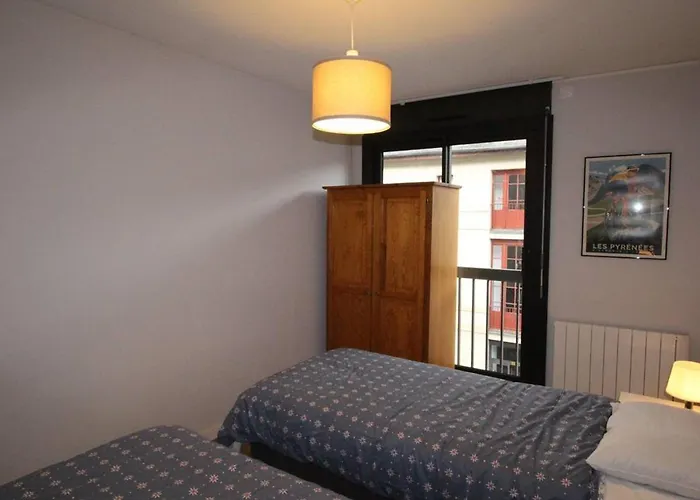 Luchon T2 Renové Avec Balcon Et Parking - Fr-1-313-211 Appartement *